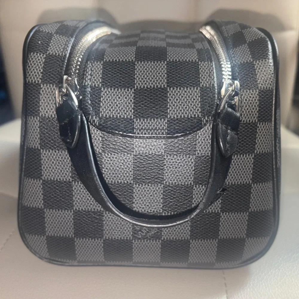 Louis Vuitton Dopp Kit Toilet Pouch - Picture 2 of 5
